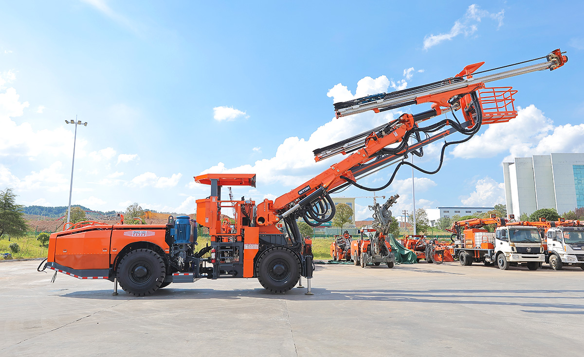 雙臂（液壓）鑿巖臺車