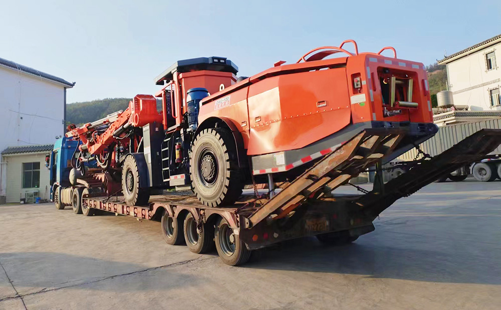 雙臂（液壓）鑿巖臺車